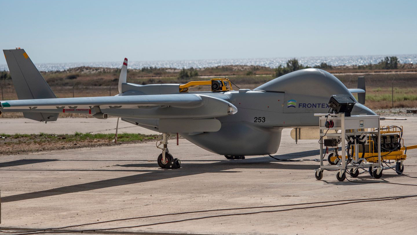 Eine Frontex-Drohne am Boden