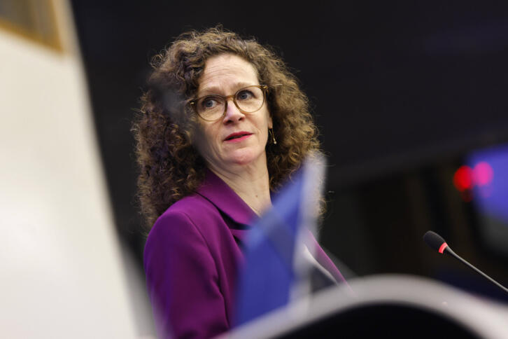 Sophie in 't Veld bei einer Pressekonferenz.