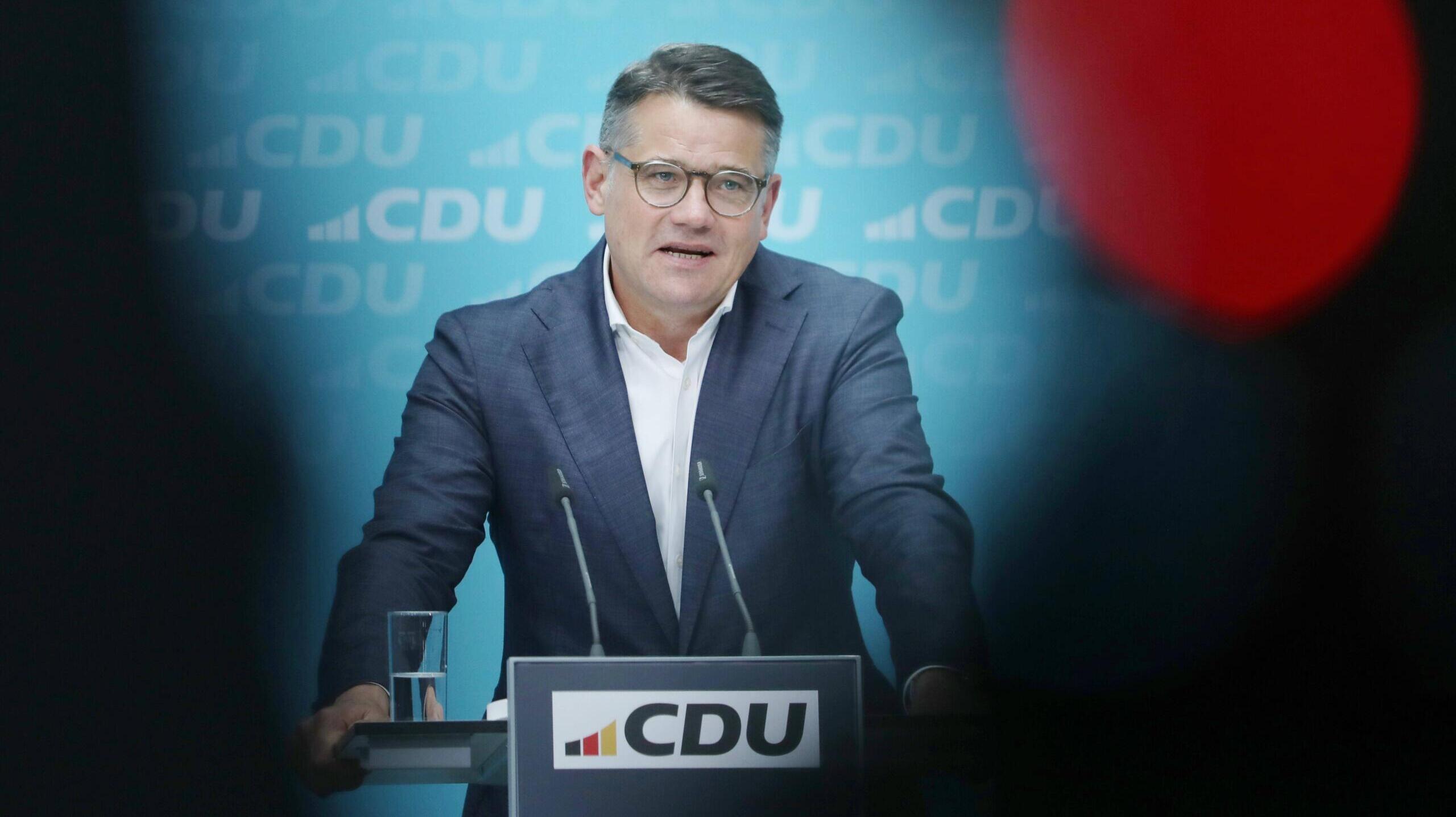 Hessens Ministerpräsident Boris Rhein, CDU, auf einer Pressekonferenz nach der Landtagswahl in Hessen. (Archivbild)