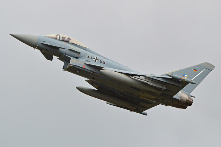 Ein Eurofighter der Bundeswehr beim Abheben.