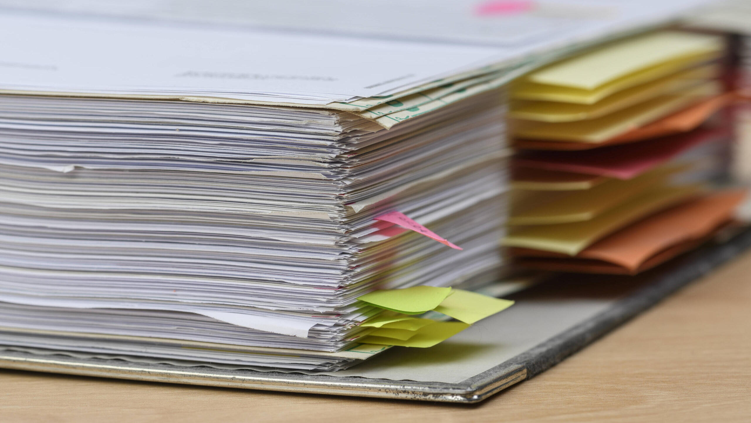 Blätter in einem Ordner