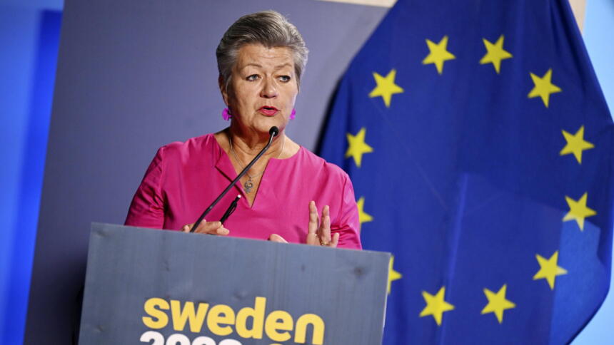 EU-Innenkommissarin Ylva Johansson bei einer Pressekonferenz.