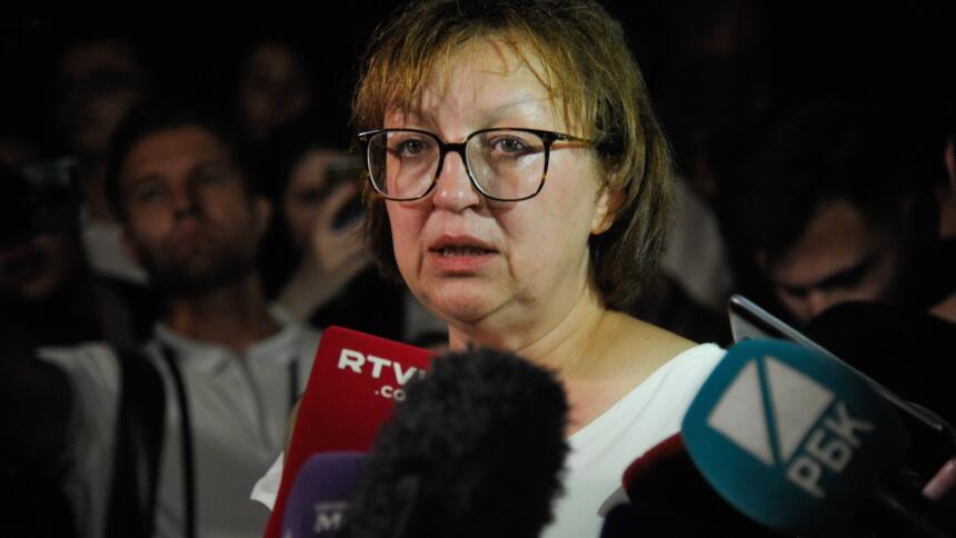 Galina Timchenko pei einer Pressekonferenz