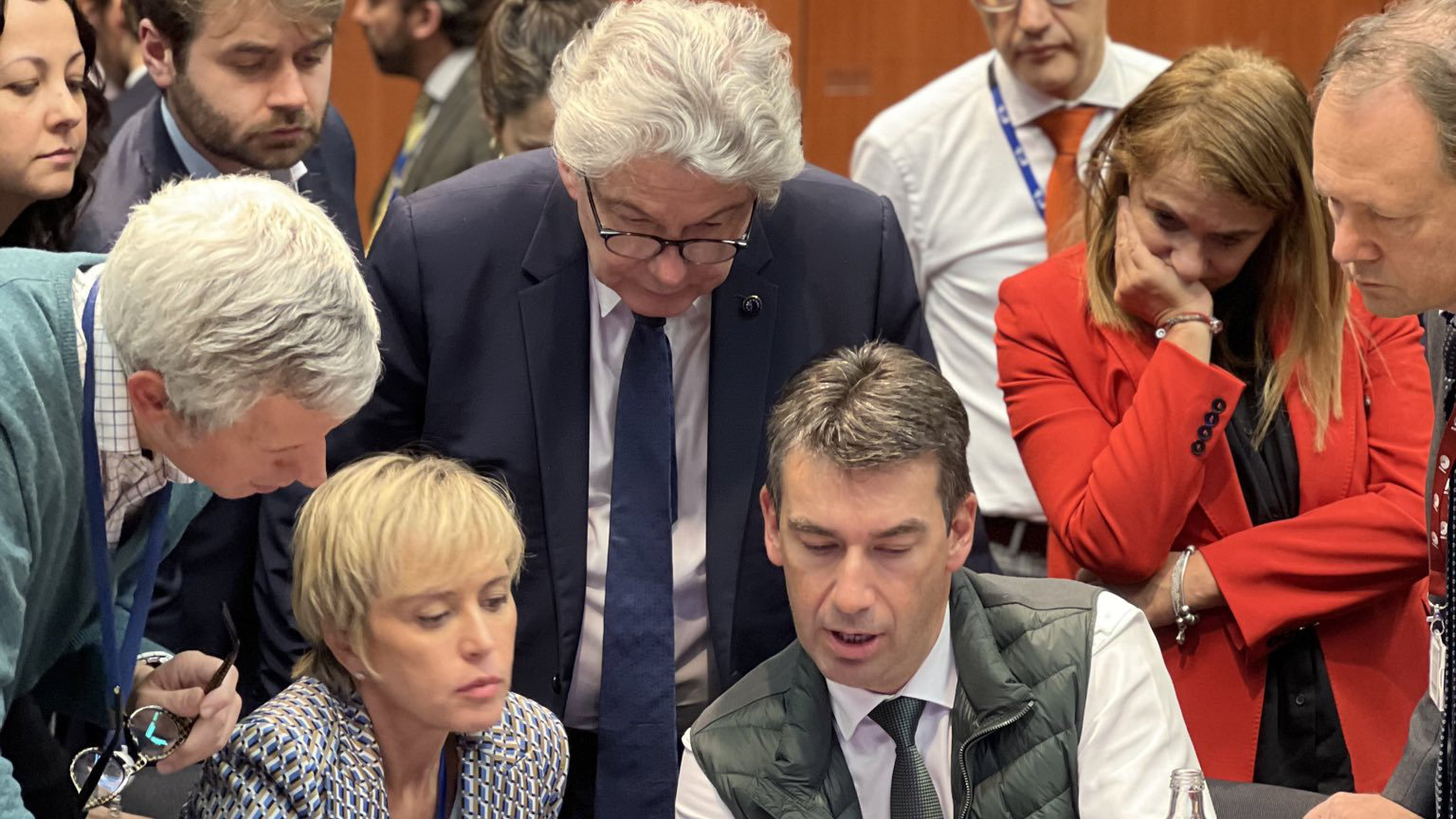 Verhandler:innen beim Trilog zur KI-Verordnung