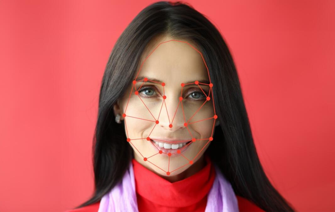 Eine gesichtsvermessene Frau.