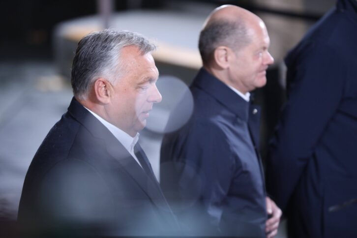 Viktor Orbán mit Olaf Scholz