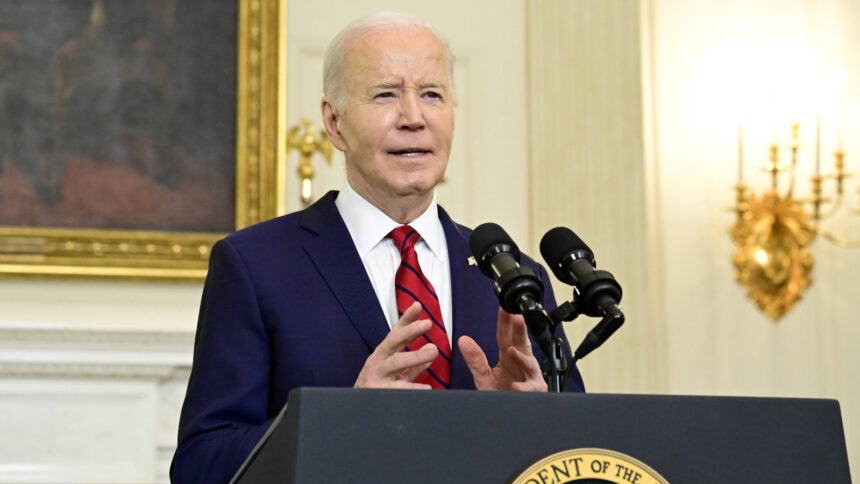 US-Präsident Joe Biden hinter einem Rednerpult