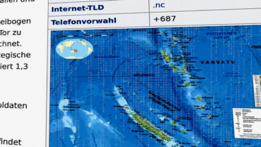 Es ist ein Screenshot von dem Wikipediartikel über Neukaledonien abgebildet. Er zeigt eine Kartenansicht der Insel. Angeschnitten sind einige Textelemente zu lesen. Das Bild ist mit einer Matrix überlagert und der gesamte Screenshot ist perspektivisch verzerrt.