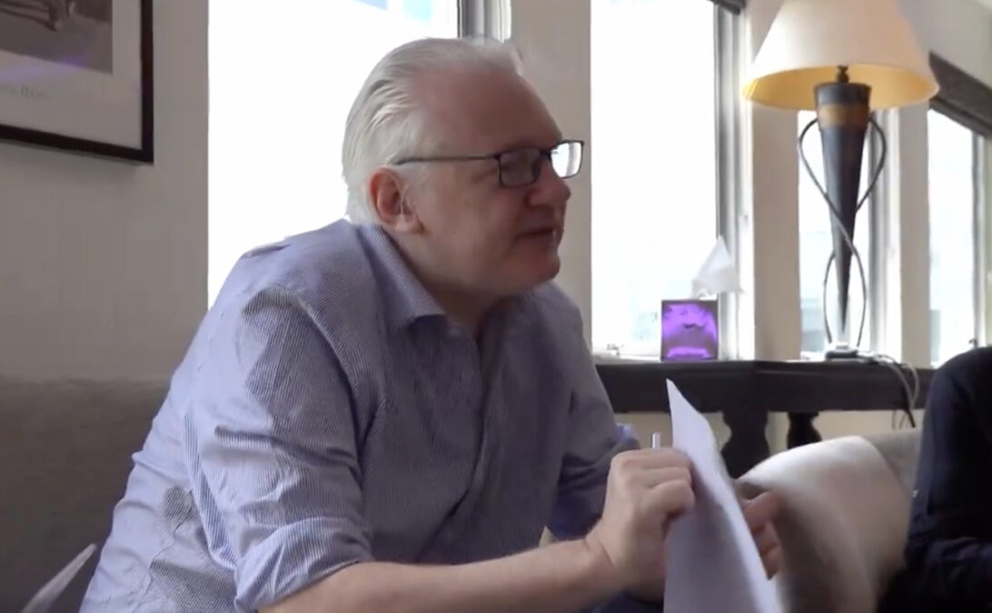 Julian Assange am Flughafen