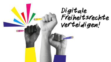 Drei Hände halten LAN-Kabel in der Faust, daneben die Schrift "Digitale Freiheitsrechte verteidigen!"