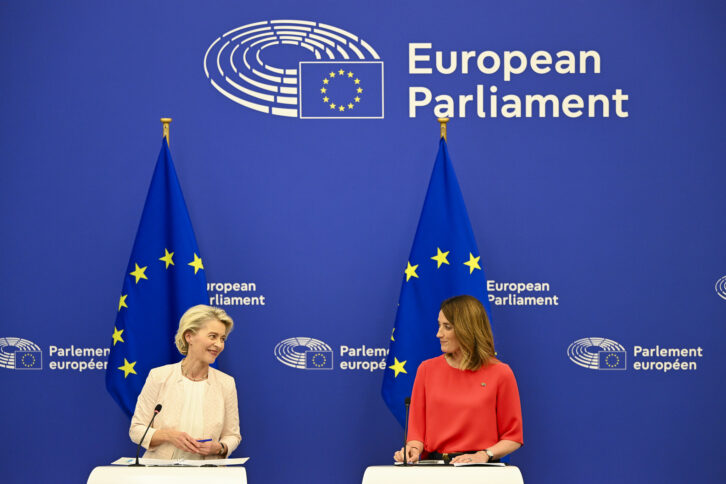 Das Parlament wählt Ursula von der Leyen erneut zur Kommissionspräsidentin.