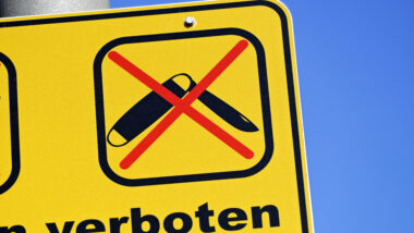 Schild: "Messer verboten"