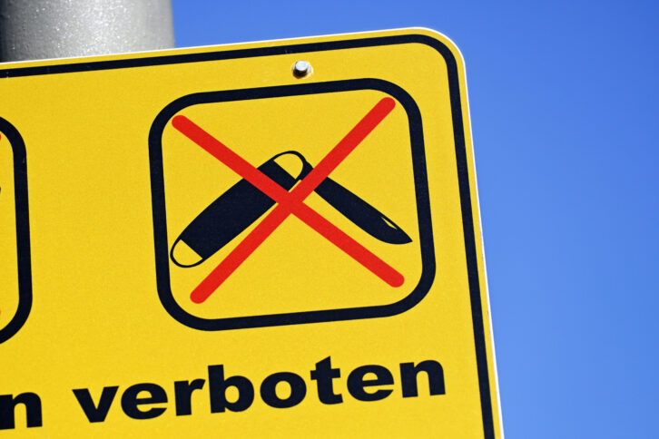 Schild: "Messer verboten"
