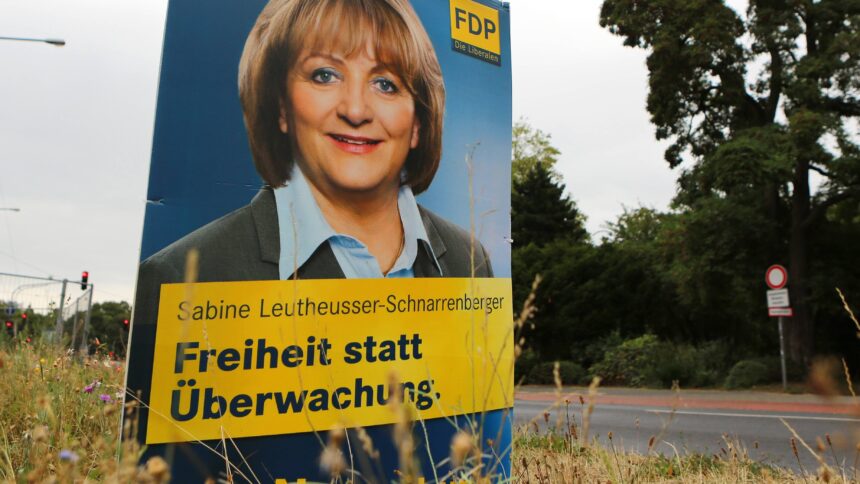 Ein Wahlplakat zur Bundestagswahl der FDP im Jahr 2013: Aufschrift: Freiheit statt Überwachung.