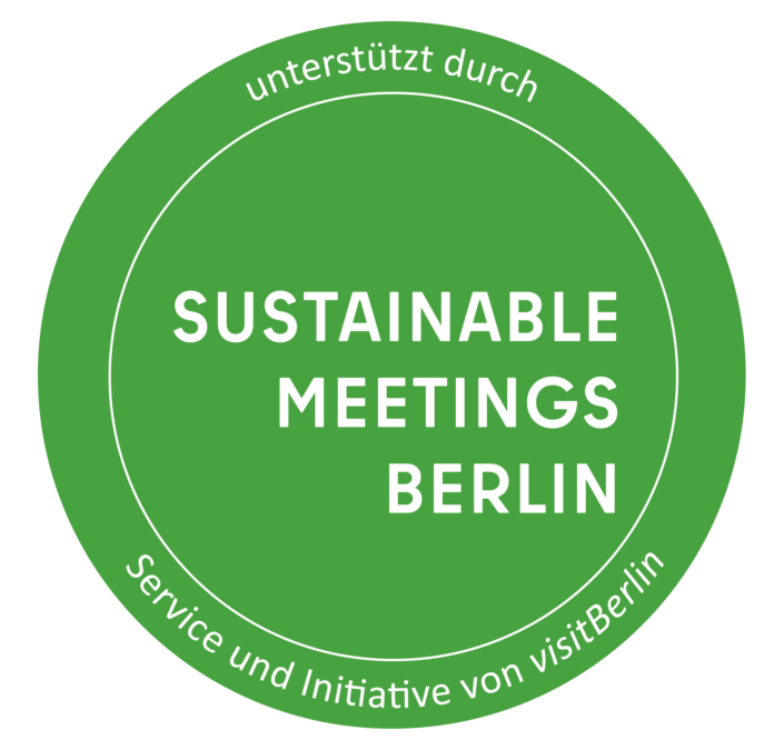 grüner Punkt, in dem steht "Sustainable Meetings Berlin"