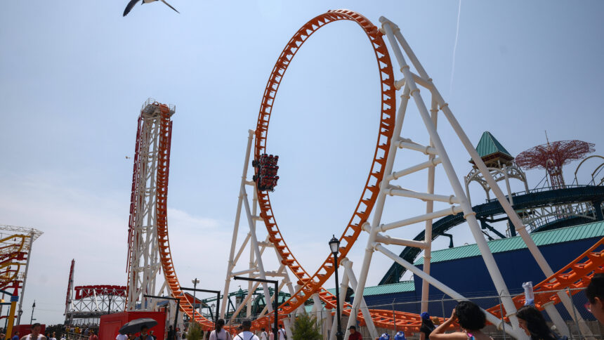 Achterbahn mit Looping