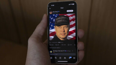 Ein Foto von Elon Musk mit einer Make-America-Great-Mütze, das auf seinem X-Account gepostet wurde