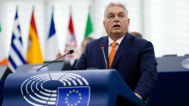 Der ungarische Ministerpräsident Viktor Orbán spricht am 9. Oktober 2024 zu den Abgeordneten des Europäischen Parlaments.