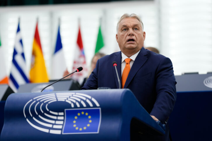 Der ungarische Ministerpräsident Viktor Orbán spricht am 9. Oktober 2024 zu den Abgeordneten des Europäischen Parlaments.