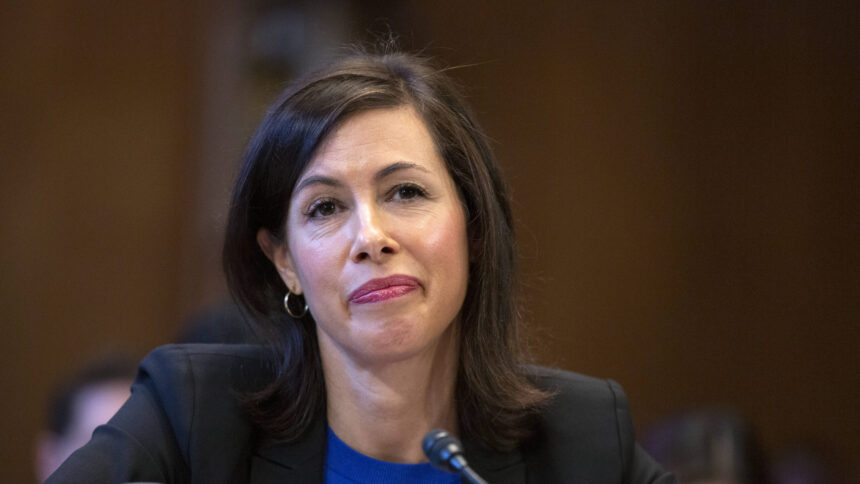 Jessica Rosenworcel macht eine Aussage