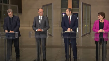 Markus Söder (CSU), Friedrich Merz (CDU), Lars Klingbeil (SPD) und Saskia Esken (SPD) geben am 4. März eine Pressekonferenz zu den Sondierungsgesprächen