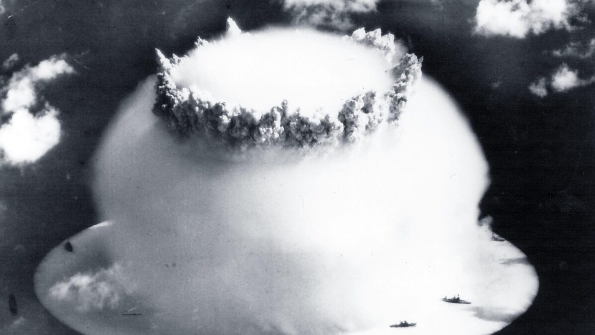 Eine Atombombenexplosion im Ozean