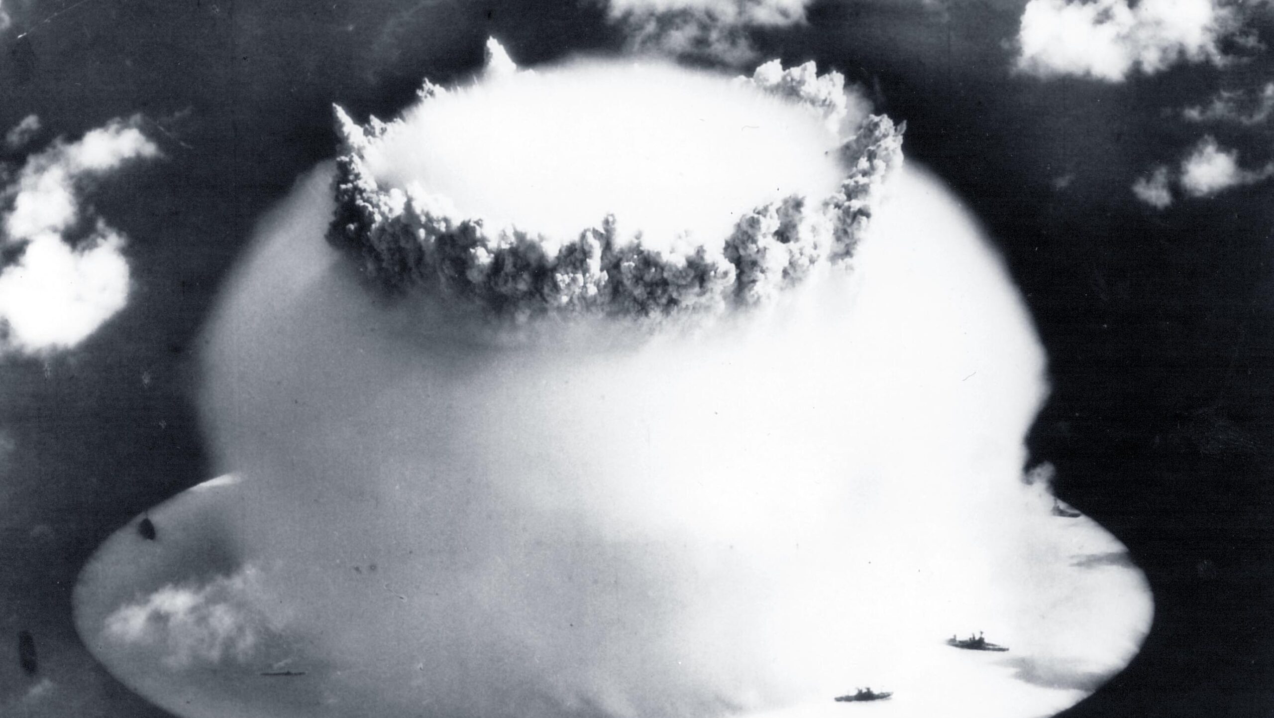 Eine Atombombenexplosion im Ozean