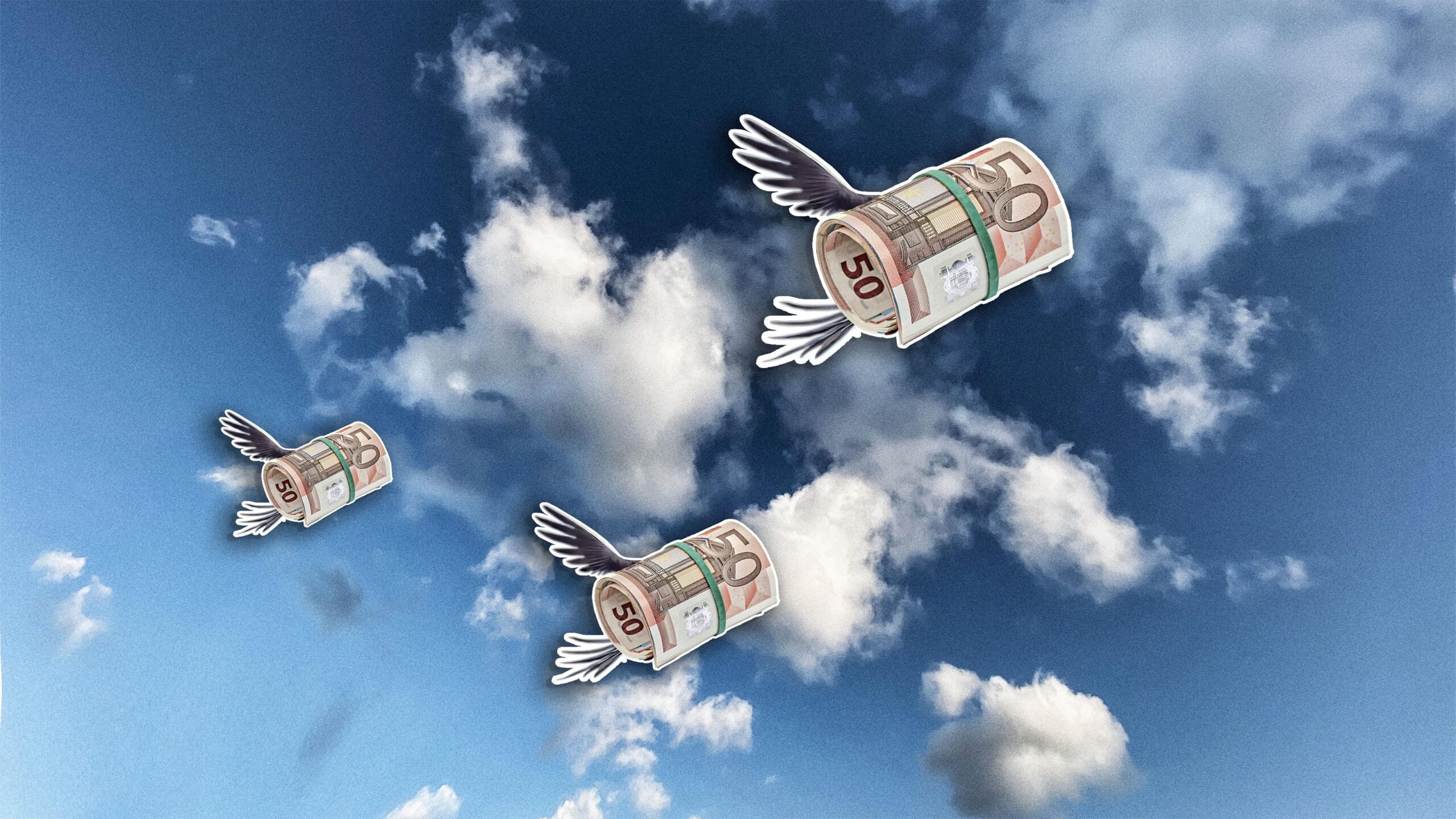 Geldbündel mit Flügeln fliegen vor einem blauen Himmel mit ein paar Wolken