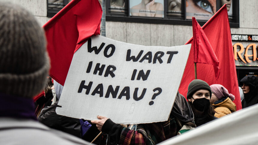 Schild bei einem Protest mit der Aufschrift: "Wo wart ihr in Hanau?"