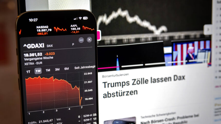 Abstürzende Aktuenkurse auf einem Smartphone-Display.