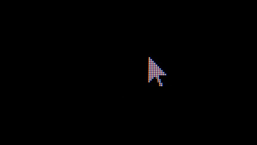 Ein altmodischer Maus-Cursor vor schwarzem Hintergrund