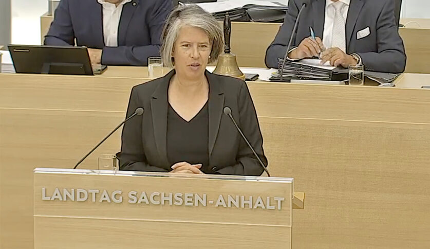 Tamara Zieschang spricht im Landtag von Sachsen-Anhalt.