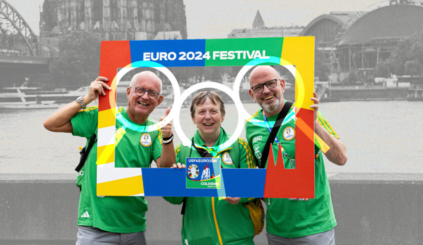 EM-Volunteers bei einem Gruppenfoto in Köln