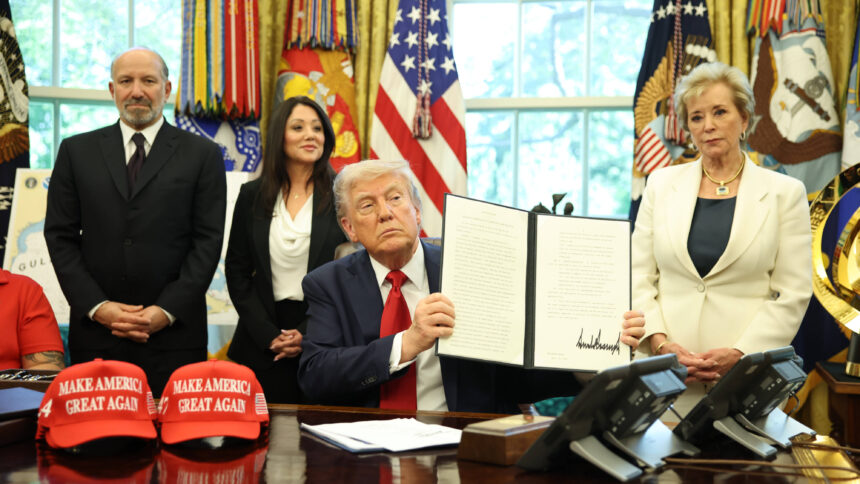 Trump mit Dektret