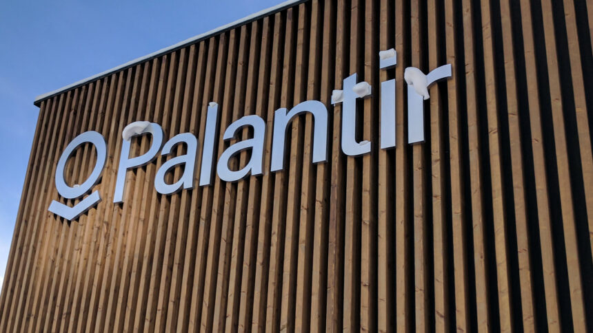 Logo Palantir am Pavillon beim World Economic Forum in Davos, Schweiz.