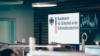 BSI-Lagezentrum mit BSI-Logo