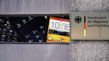 Bamf-Gebäude-Eingang, in einem Fenster sind Handys zu sehen.