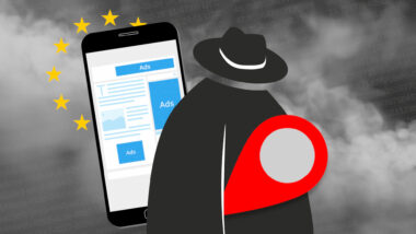 A figure wearing a floppy hat, with a red pin hidden under their coat, represents a data broker. A mobile phone displaying ads. The stars of the EU flag. Fog.