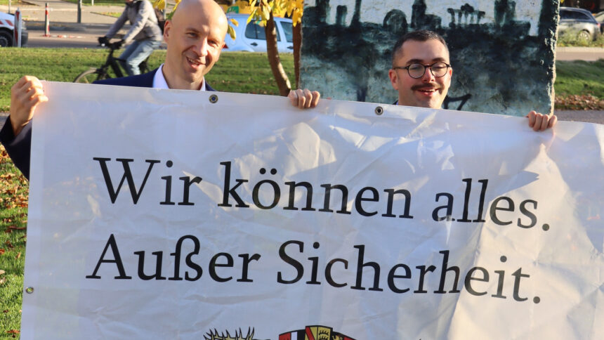 Sebastian Müller vor dem Landtag in Stuttgart.