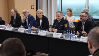 Stefanie Hinz, Landespolizeipräsidentin von Baden-Württemberg, im Petitionsausschuss.