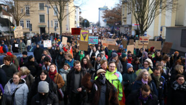 Große Demonstration gegen Rechtsradikalismus.