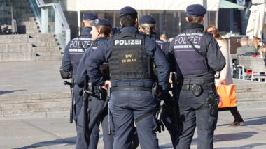 Polizisten aus BW, vor dem Landtag in Stuttgart