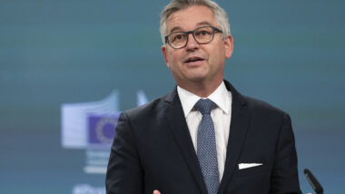 Magnus Brunner bei einer Rede