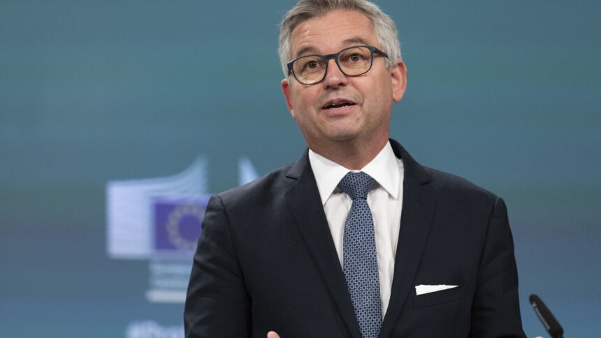 Magnus Brunner bei einer Rede