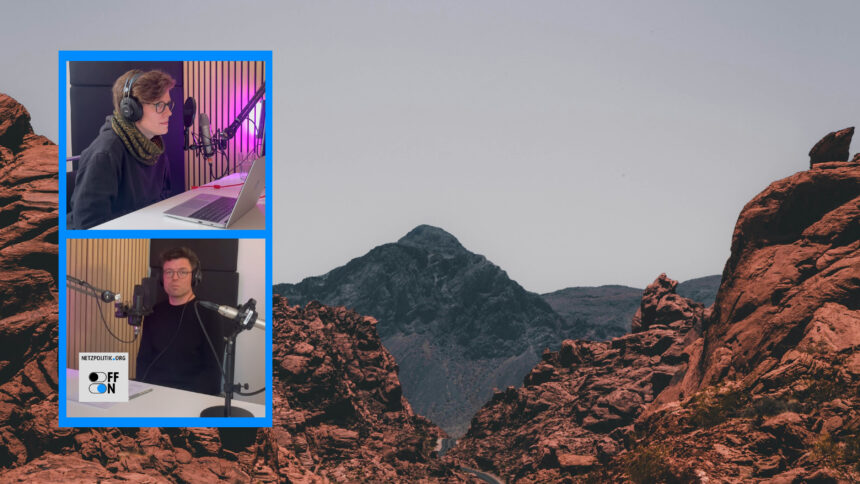 Im Hintergrund ein Berggipfel, im Vordergrund Daniel und Anna im Podcast-Raum