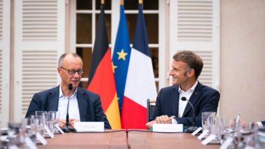 Auf dem Foto zu sehen sind Bundeskanzler Friedrich Merz (links) und Frankreichs Präsident Emmanuel Macron.