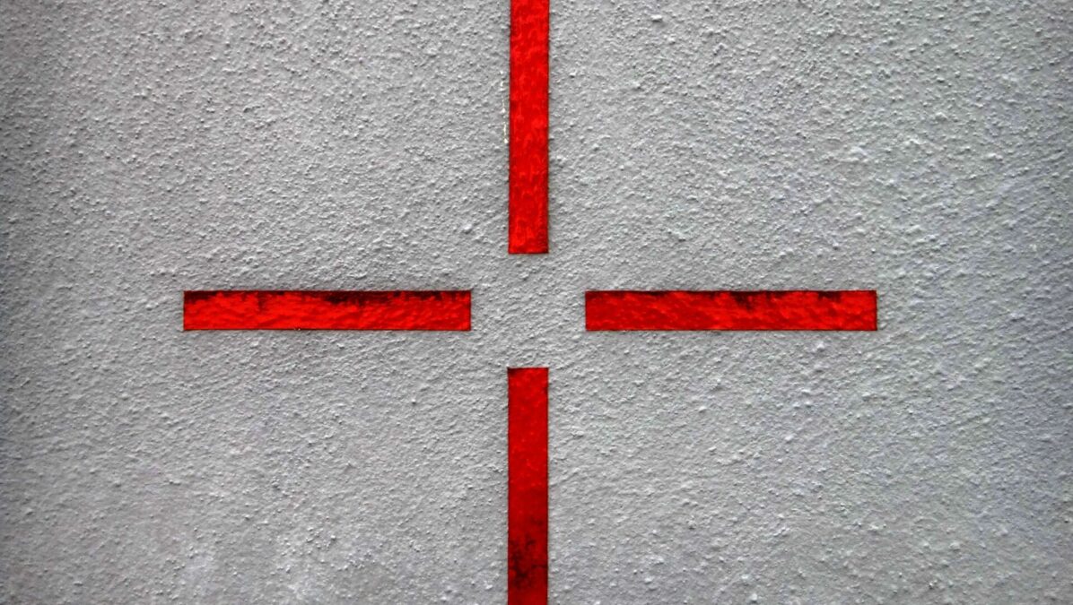 Ein rotes Fadenkreuz.