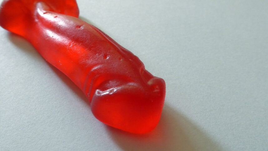 Ein Penis aus rotem Weingummi