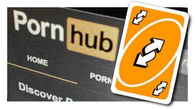 Ein Screenshot der Kopfzeile von Pornhub. Eine Uno-Reverse-Karte in Orange.