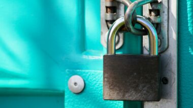 Vorhängeschloss an einer Türe